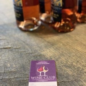 Carte Wine Club à côté de bouteille de rosé.