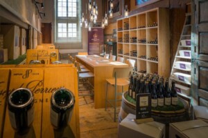 Espace vins de la boutique.