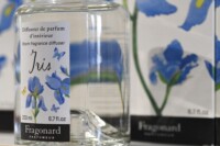 Parfum iris bleu.