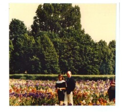 Princesse de Monaco dans les Jardins avec le propriétaire.