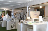 Vue large sur la boutique.