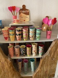 Vaisselle proposée à la boutique du Château.