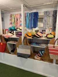 Espace chapeau et foulard de la boutique.