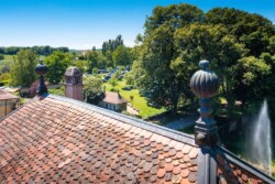 Vue sur le toit du Château de Vullierens